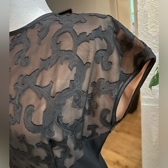 Jeffrey and Dara Evenings by Tom Barra with Black Lace size 8 - Picture 8 of 10